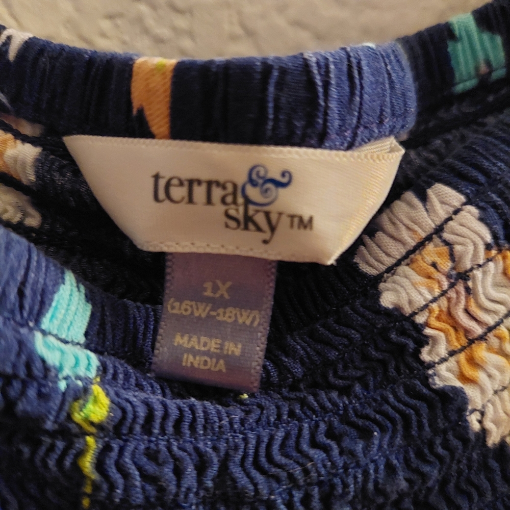 Terra & Sky Navy Top 1X - Picture 4 of 5